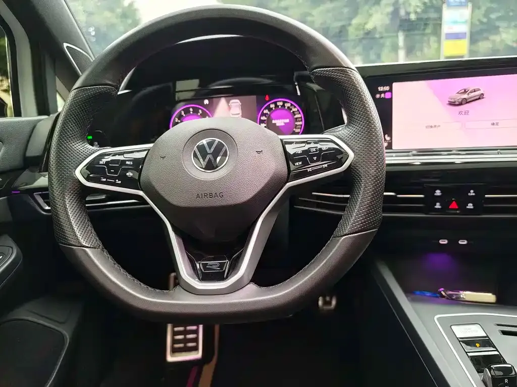 Volkswagen Golf 2023 из CN, фото 2