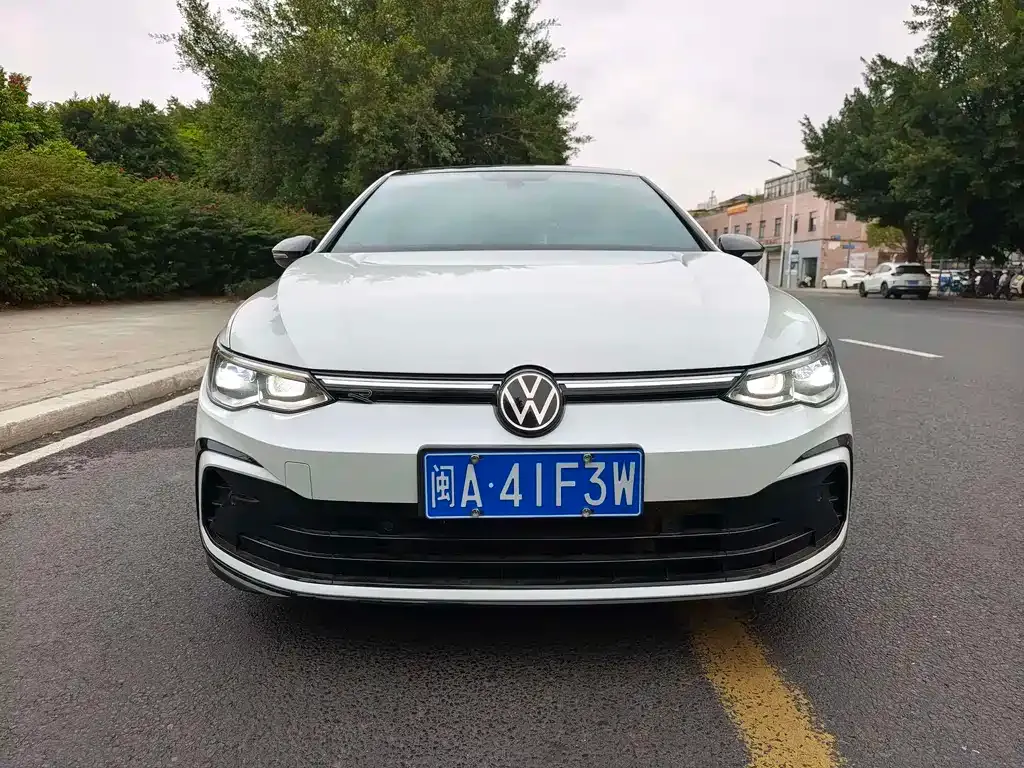 Volkswagen Golf 2023 из CN, фото 10