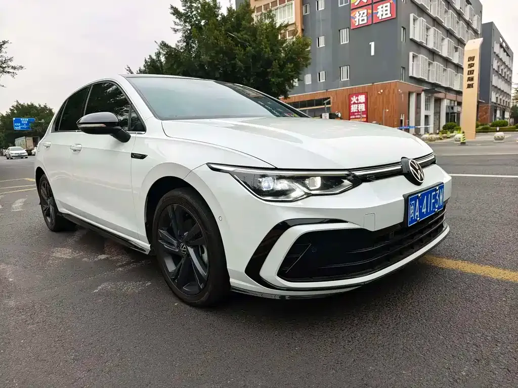 Volkswagen Golf 2023 из CN, фото 9