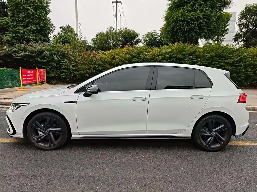 Volkswagen Golf 2023 из CN, фото 6