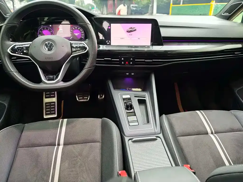 Volkswagen Golf 2023 из CN, фото 4
