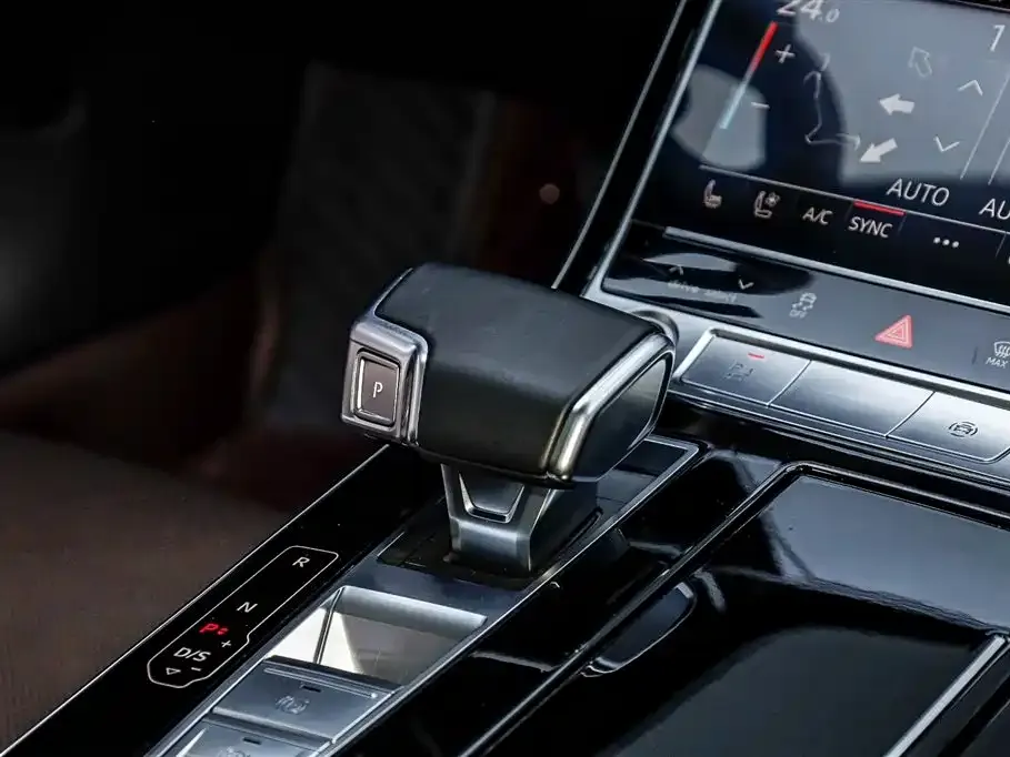 Audi A8 2022 из CN, фото 2