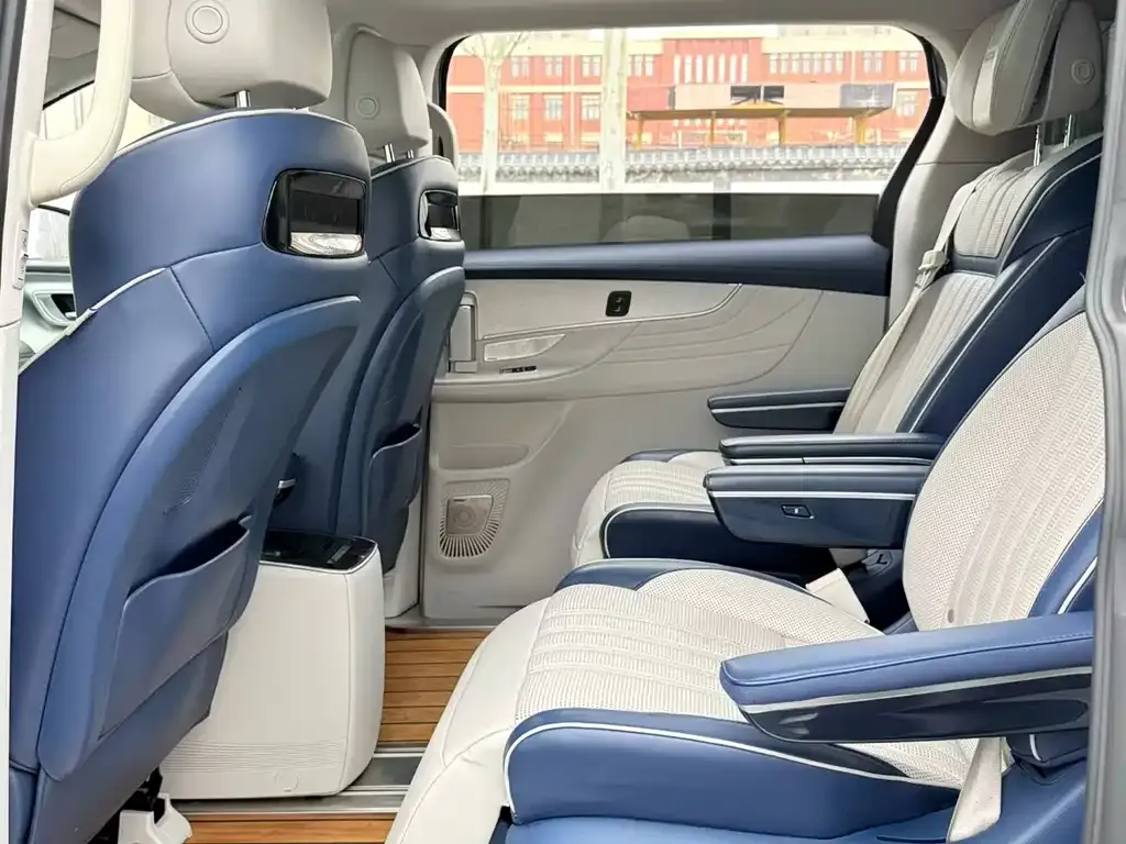 Roewe iMAX8 2021 из CN, фото 6