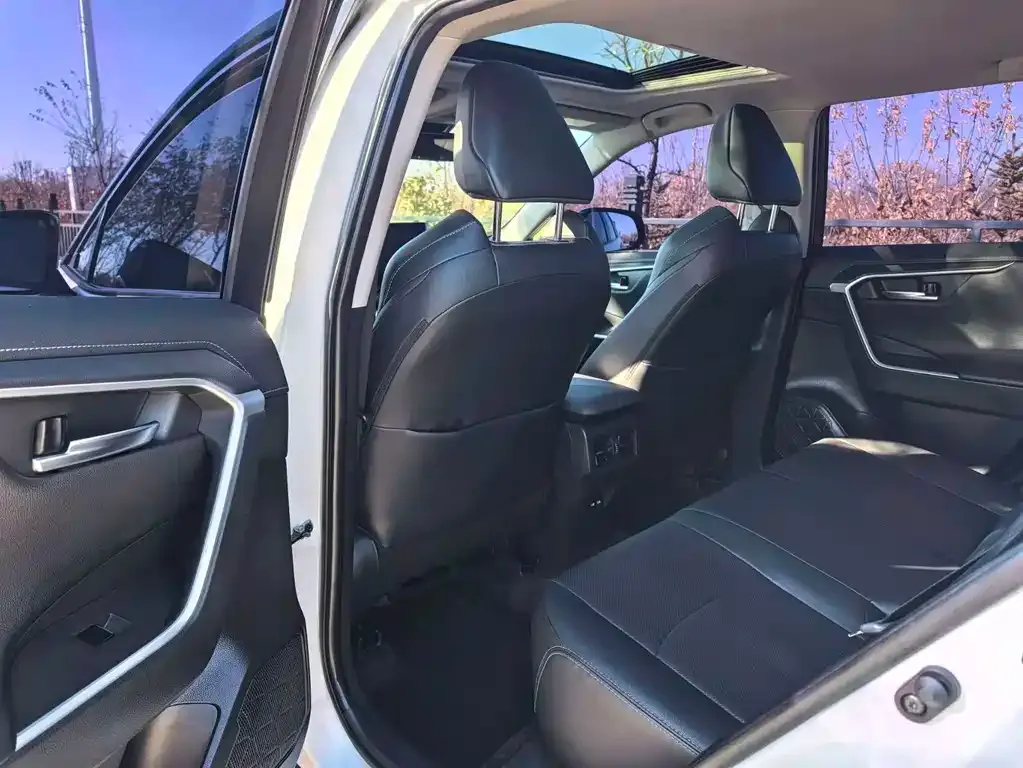 Toyota Wildlander 2022 из CN, фото 4