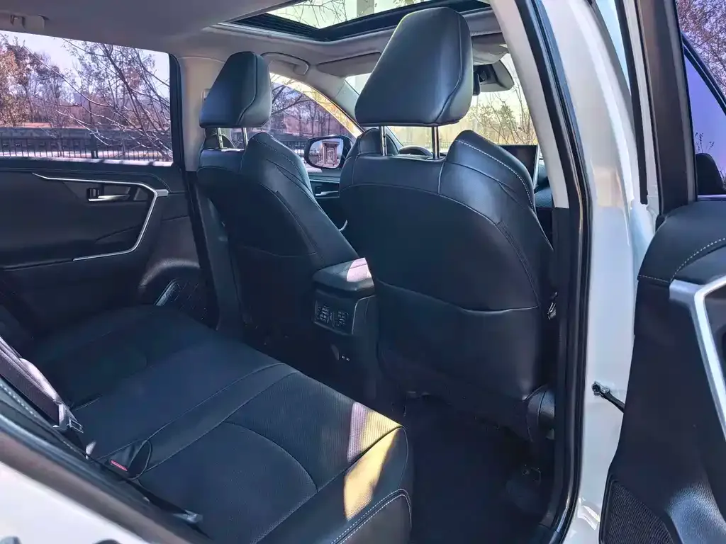 Toyota Wildlander 2022 из CN, фото 8