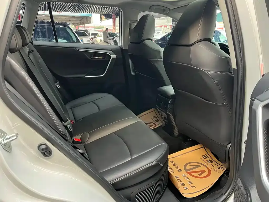 Toyota RAV4 2022 из CN, фото 3