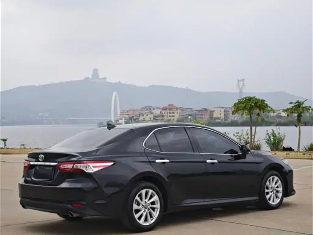 Toyota Camry — фото 4