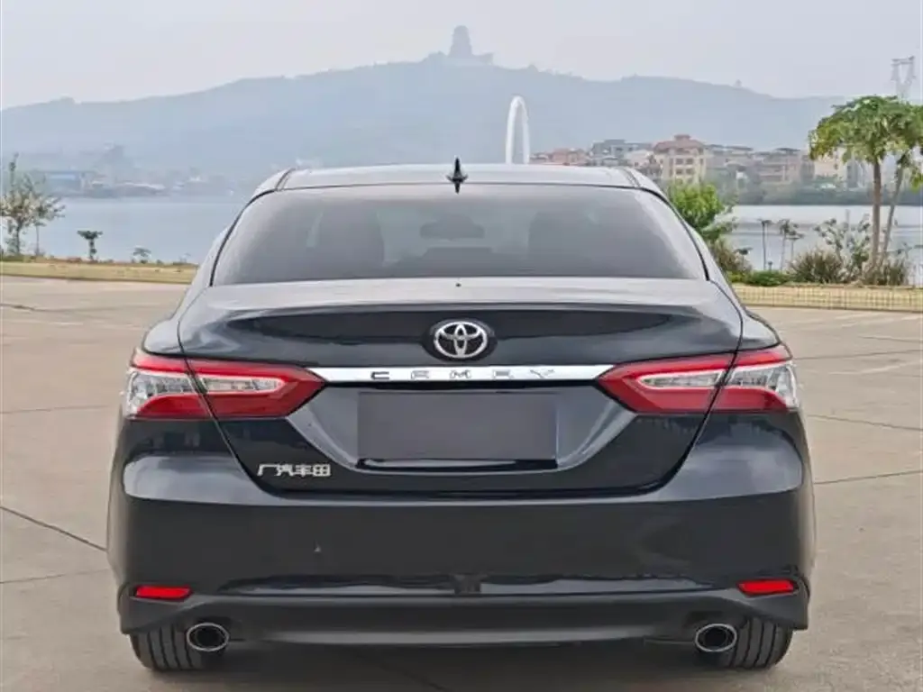 Toyota Camry — фото 3