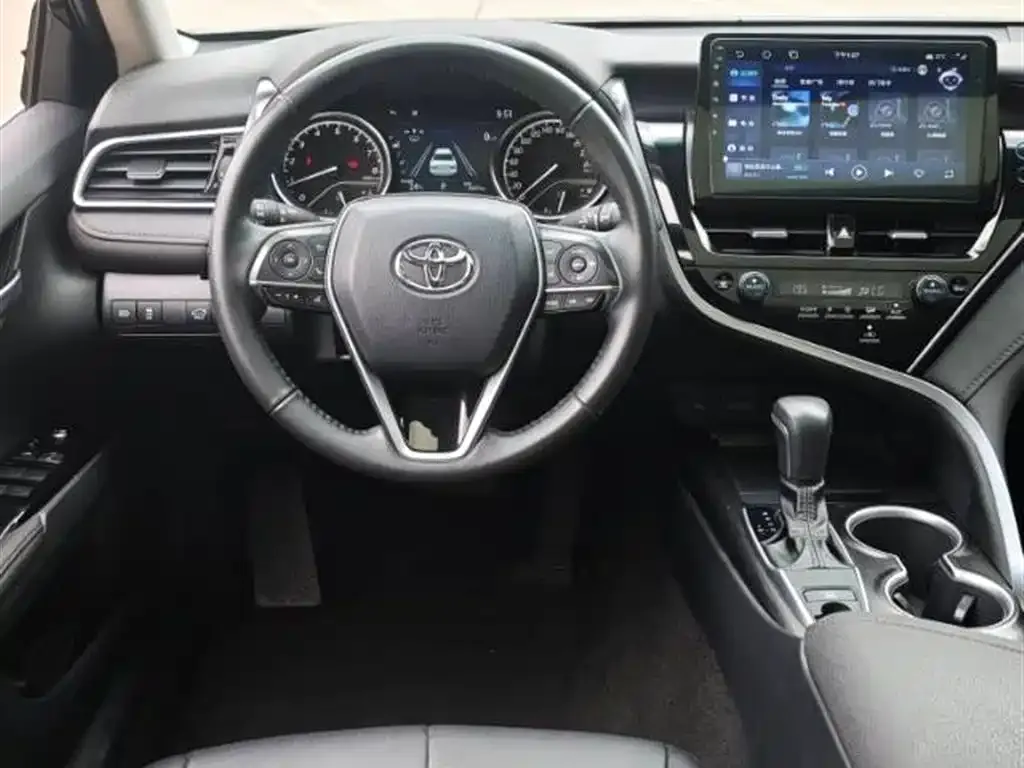 Toyota Camry — фото 9