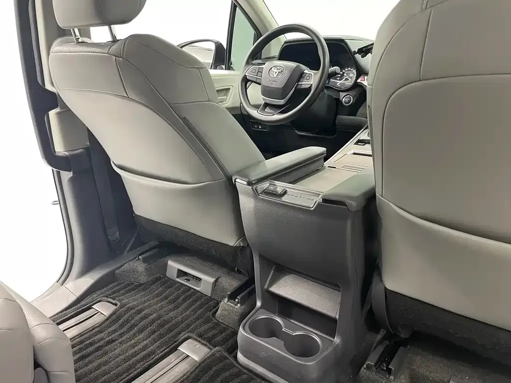 Toyota Granvia 2024 из CN, фото 10