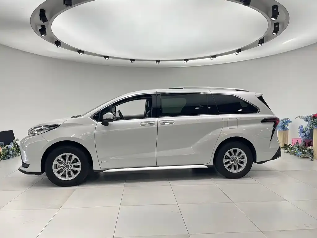 Toyota Granvia 2024 из CN, фото 8