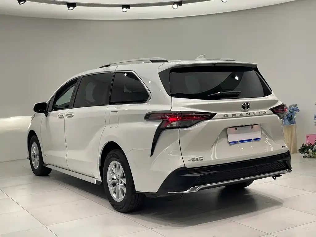Toyota Granvia 2024 из CN, фото 7