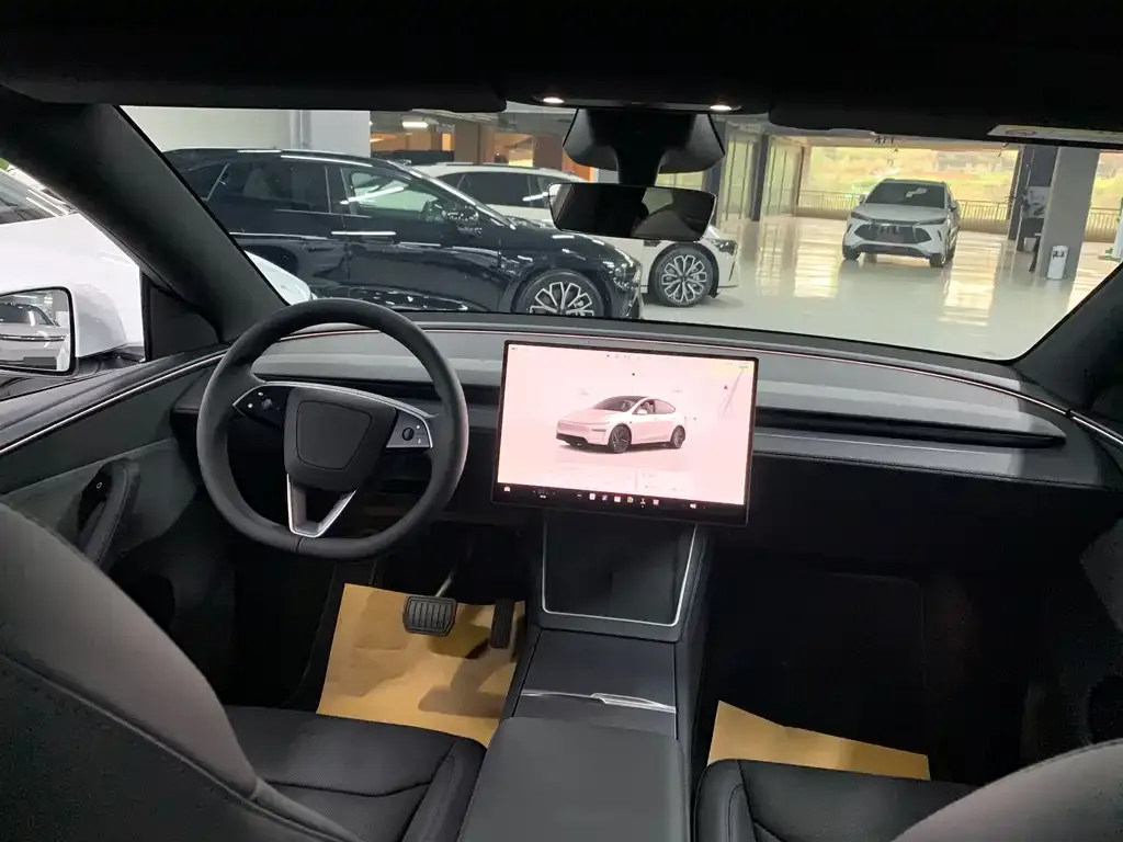 Tesla Model Y — фото 8