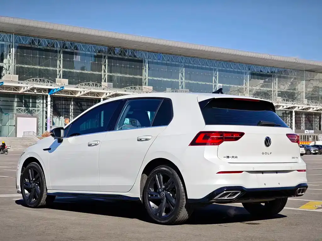 Volkswagen Golf 2022 из CN, фото 3