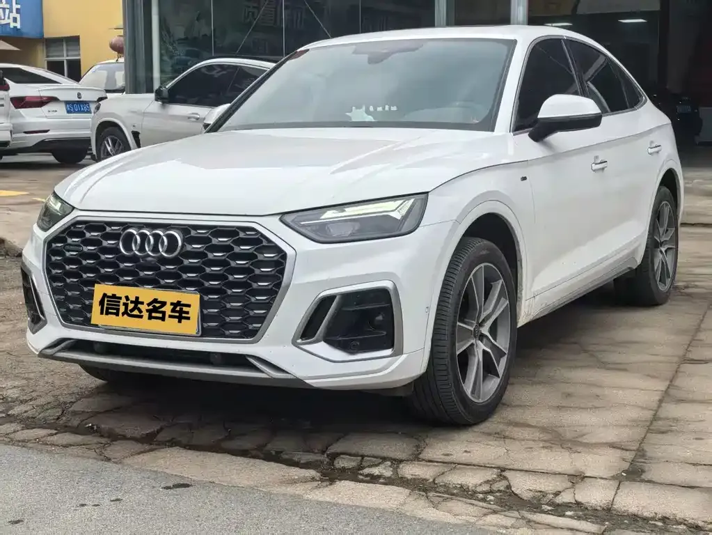 Audi Q5L Sportback — фото 1