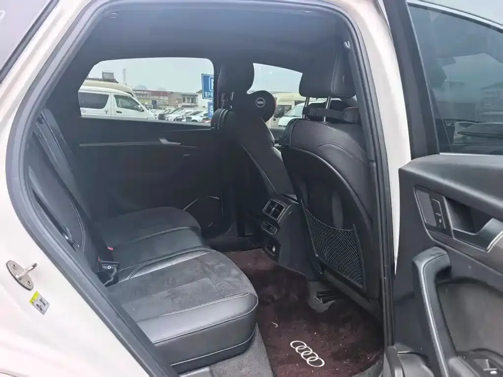 Audi Q5L Sportback — фото 3