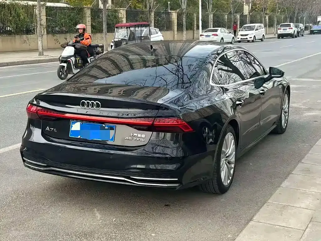 Audi A7L 2023 из CN, фото 8