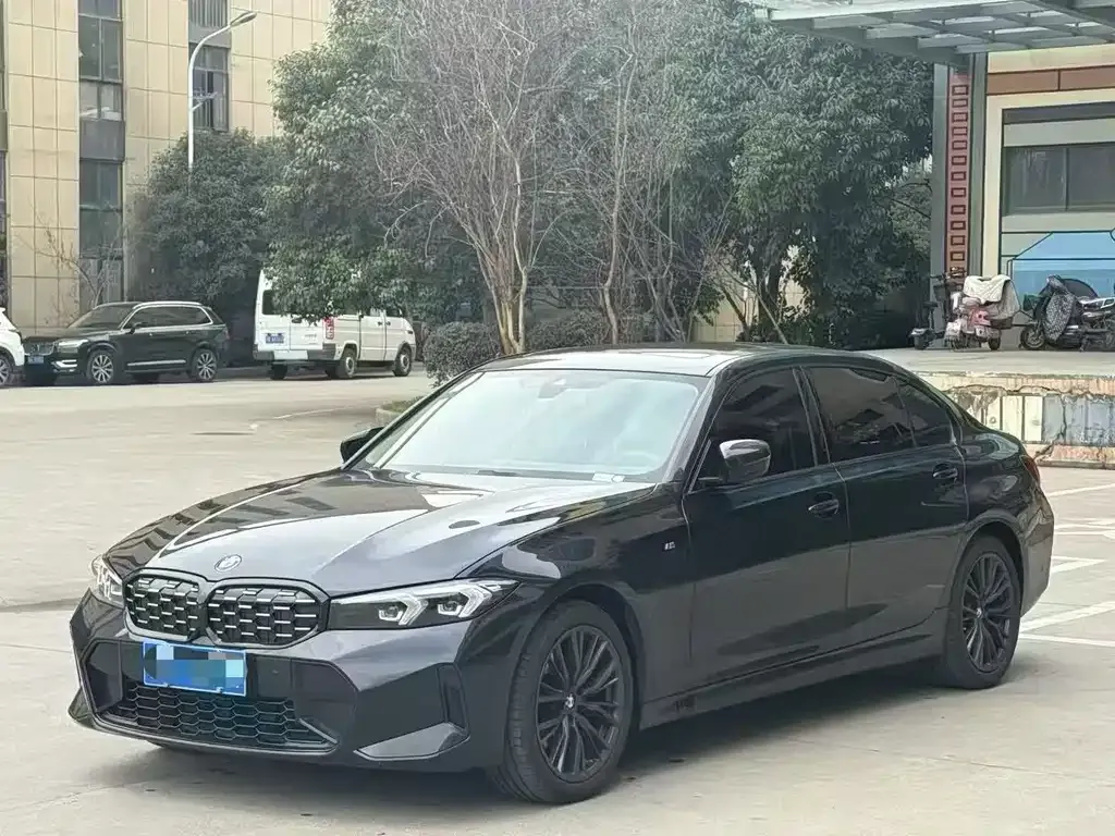 BMW 3 Series 2023 из CN, фото 1