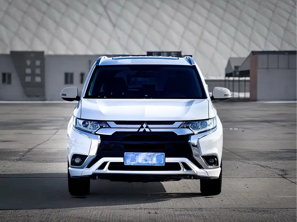 Mitsubishi Outlander — фото 10