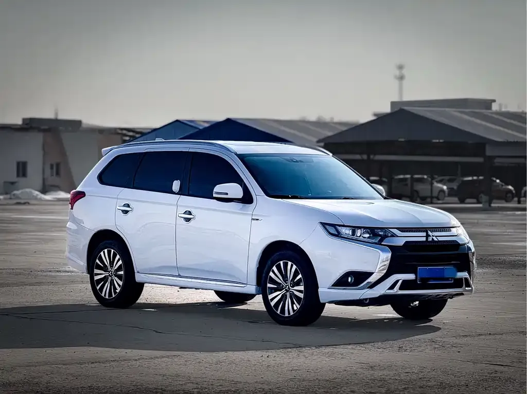 Mitsubishi Outlander — фото 4