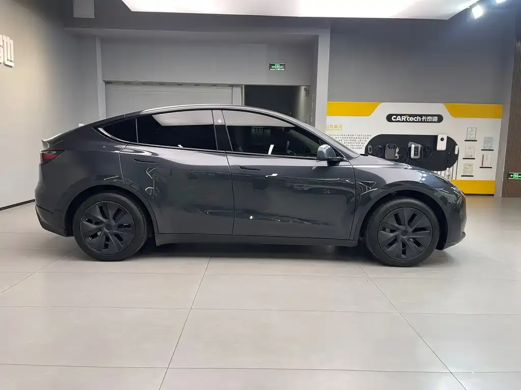 Tesla Model Y 2025 из CN, фото 8