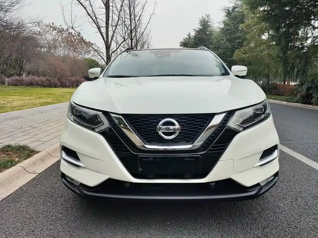 Nissan Qashqai — фото 1