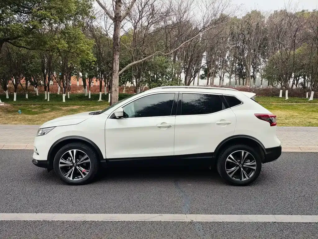 Nissan Qashqai — фото 9