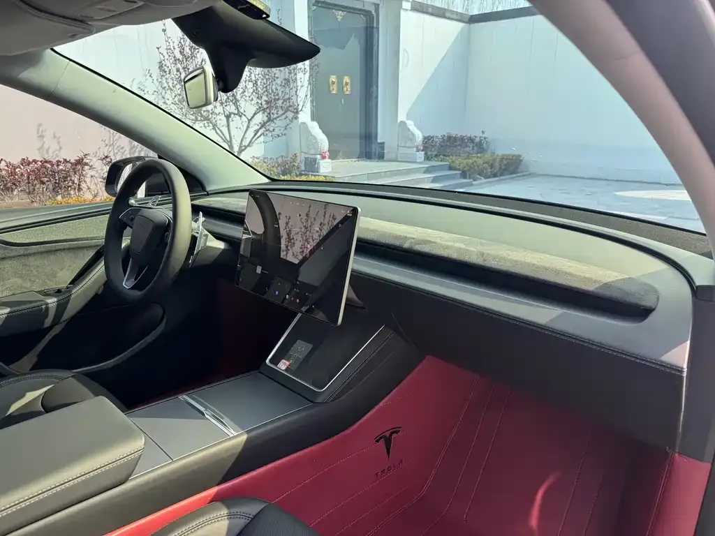 Tesla Model Y — фото 9
