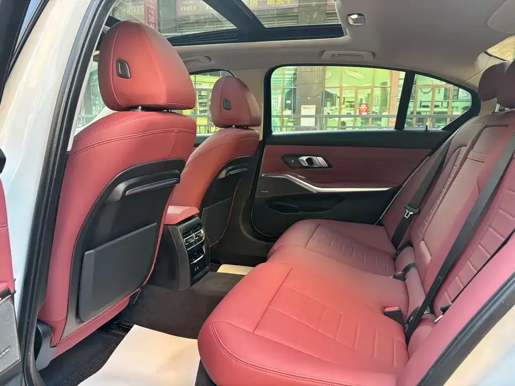 BMW 3 Series 2021 из CN, фото 2