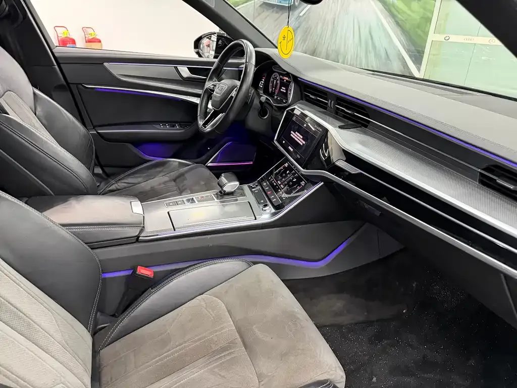 Audi A6L 2022 из CN, фото 10