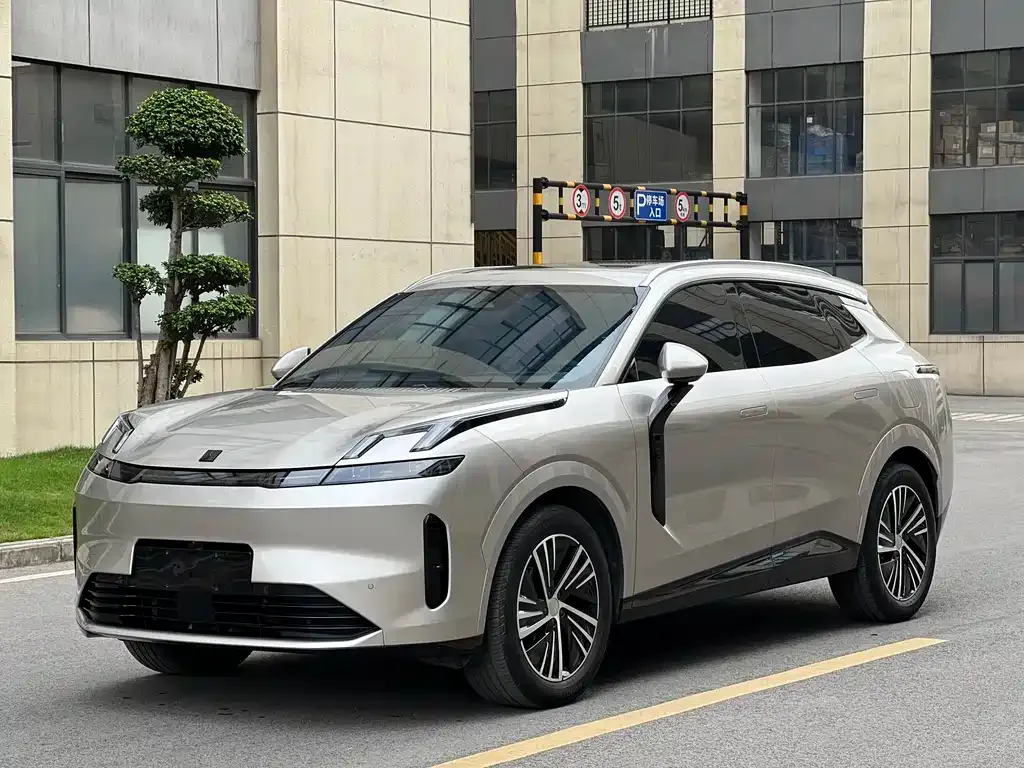 Lynk & Co 08 EM-P