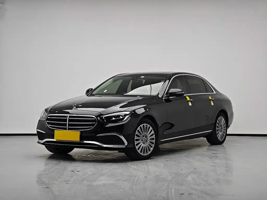 Mercedes-Benz E-Class — фото 1