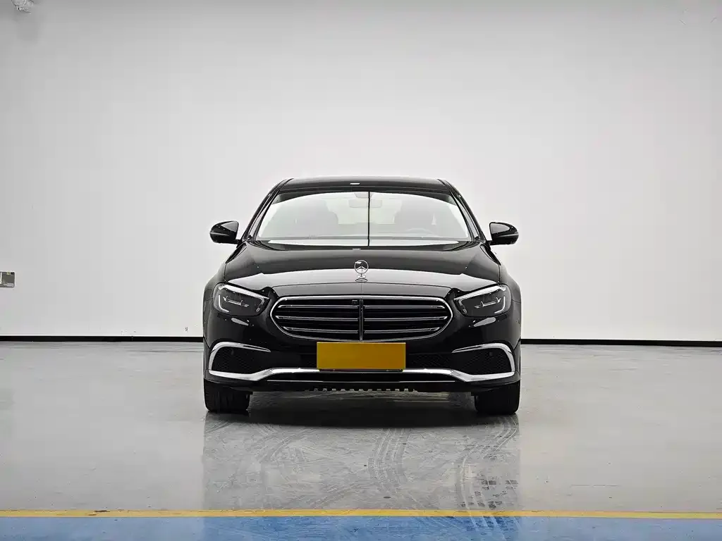 Mercedes-Benz E-Class — фото 2