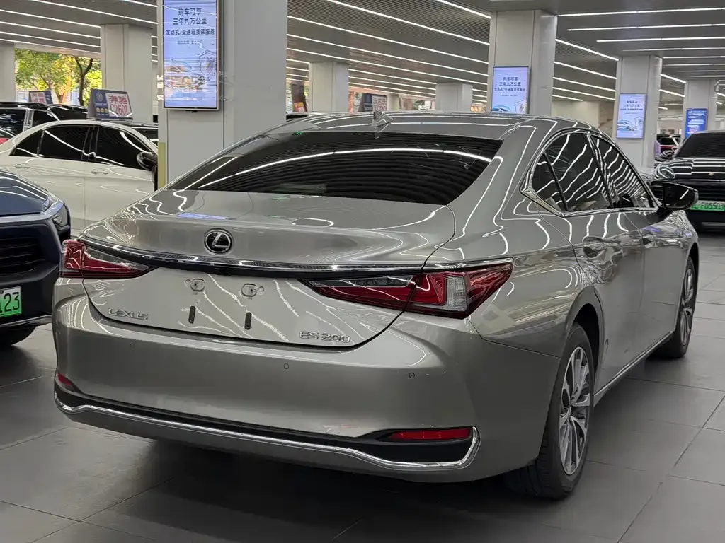 Lexus ES — фото 7