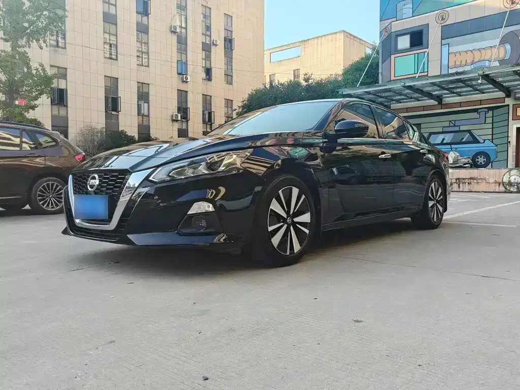 Nissan Teana — фото 1