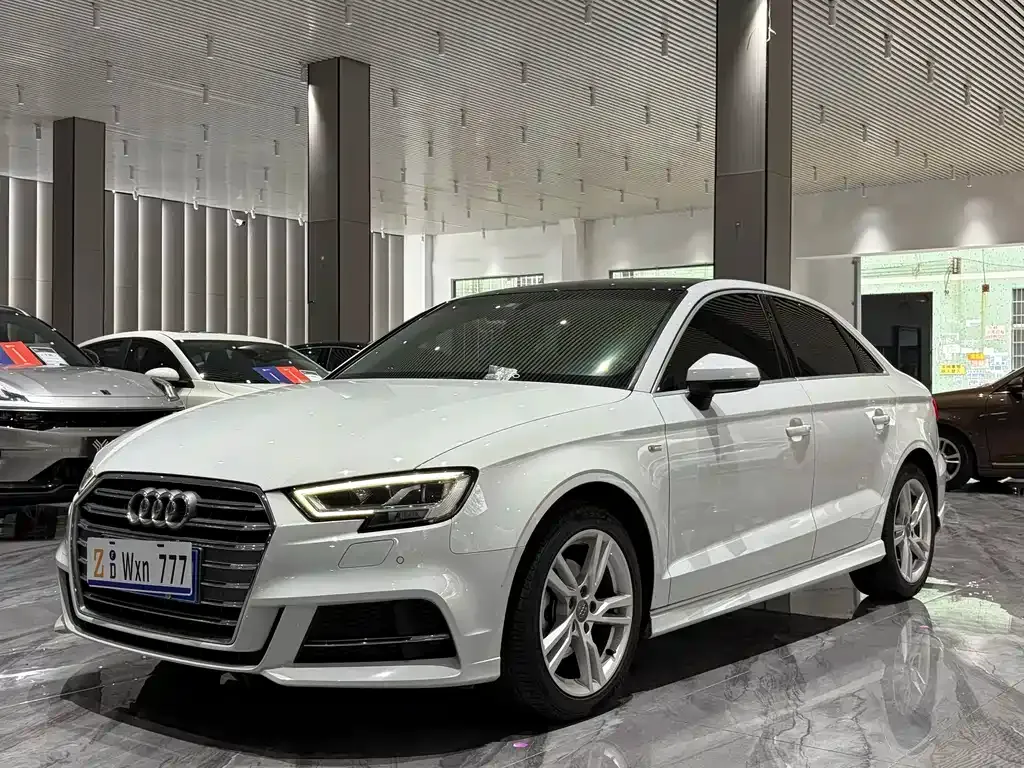 Audi A3 — фото 1