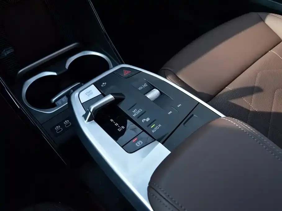 BMW iX1 2024 из CN, фото 3