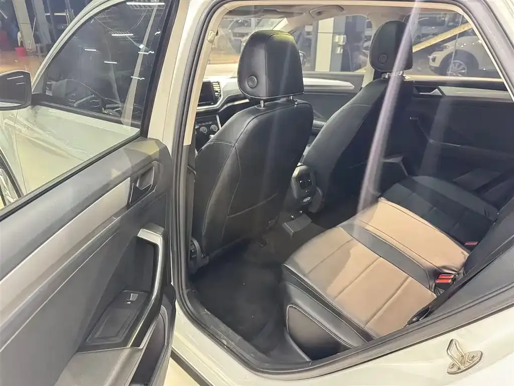 Volkswagen T-Roc 2023 из CN, фото 6