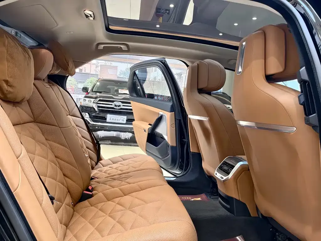 BMW 7 Series 2023 из CN, фото 8