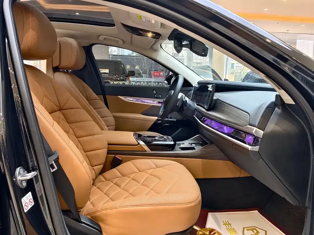 BMW 7 Series 2023 из CN, фото 9