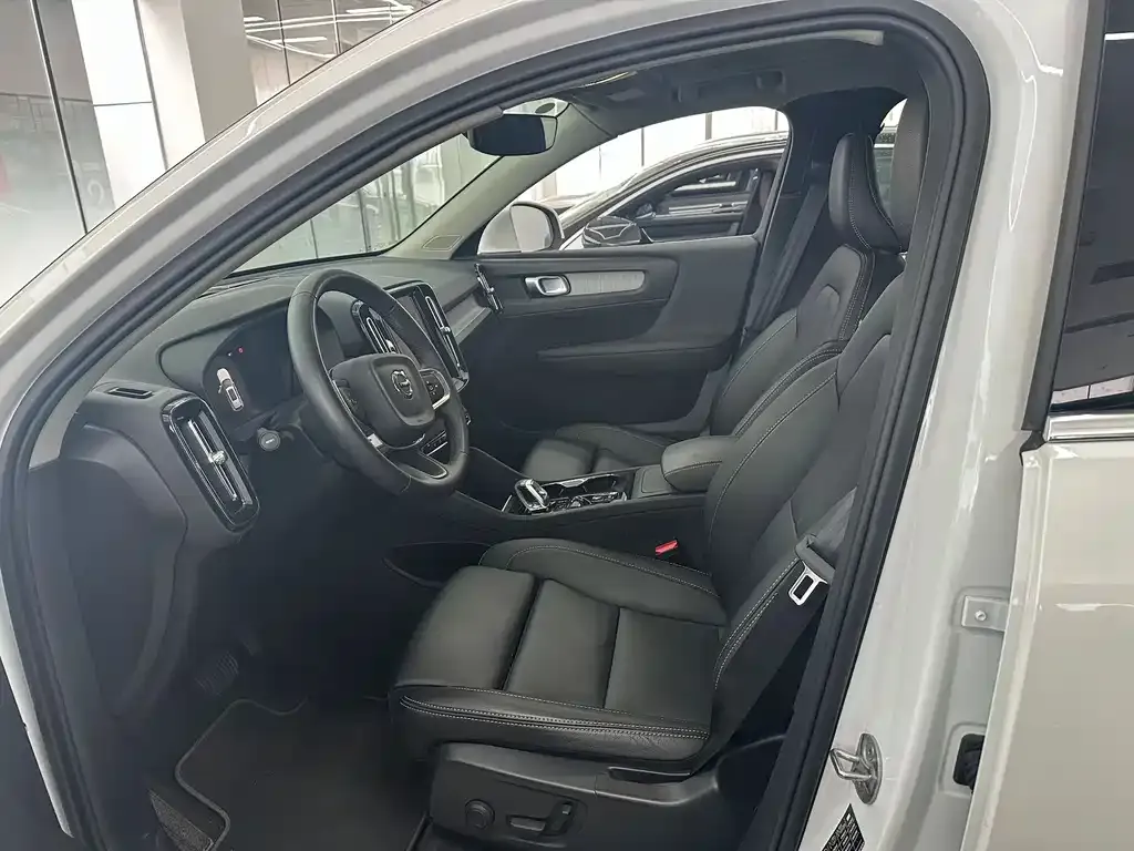 Volvo XC40 2024 из CN, фото 8