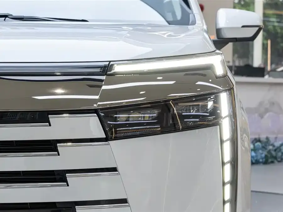 GAC Motor E8 Hybrid — фото 7