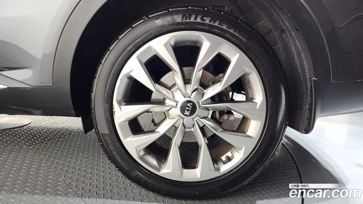 Kia Sorento — фото 7