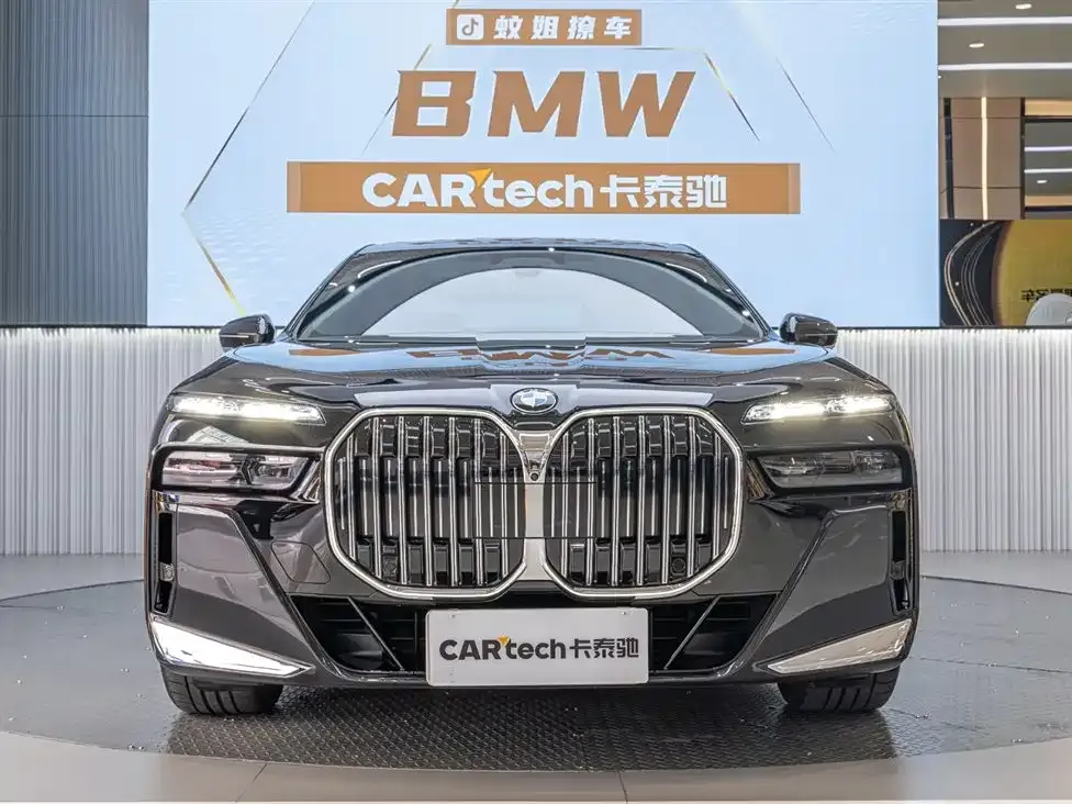 BMW 7 Series — фото 1