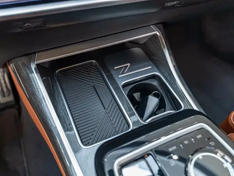 BMW 7 Series — фото 10