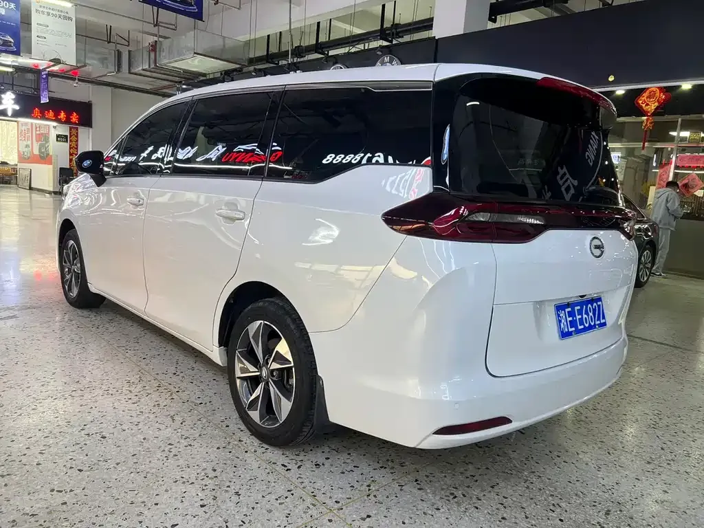 GAC Motor Trumpchi M6 — фото 10