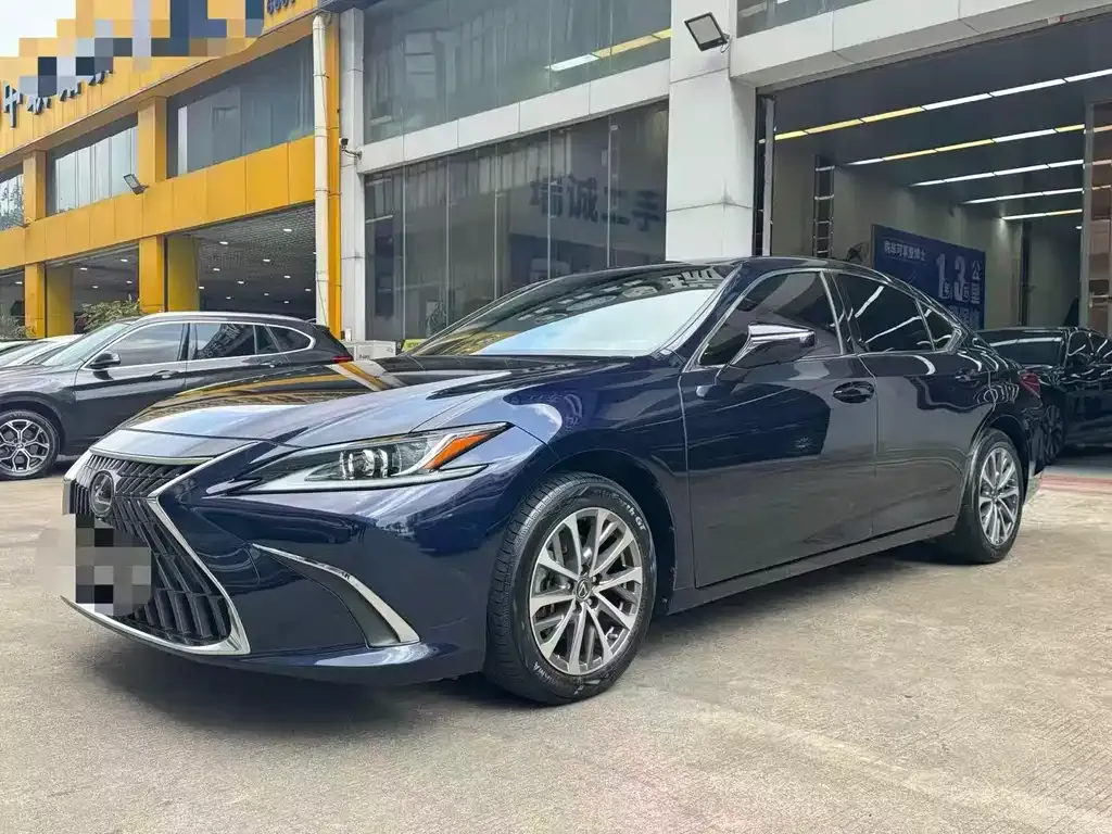 Lexus ES — фото 1