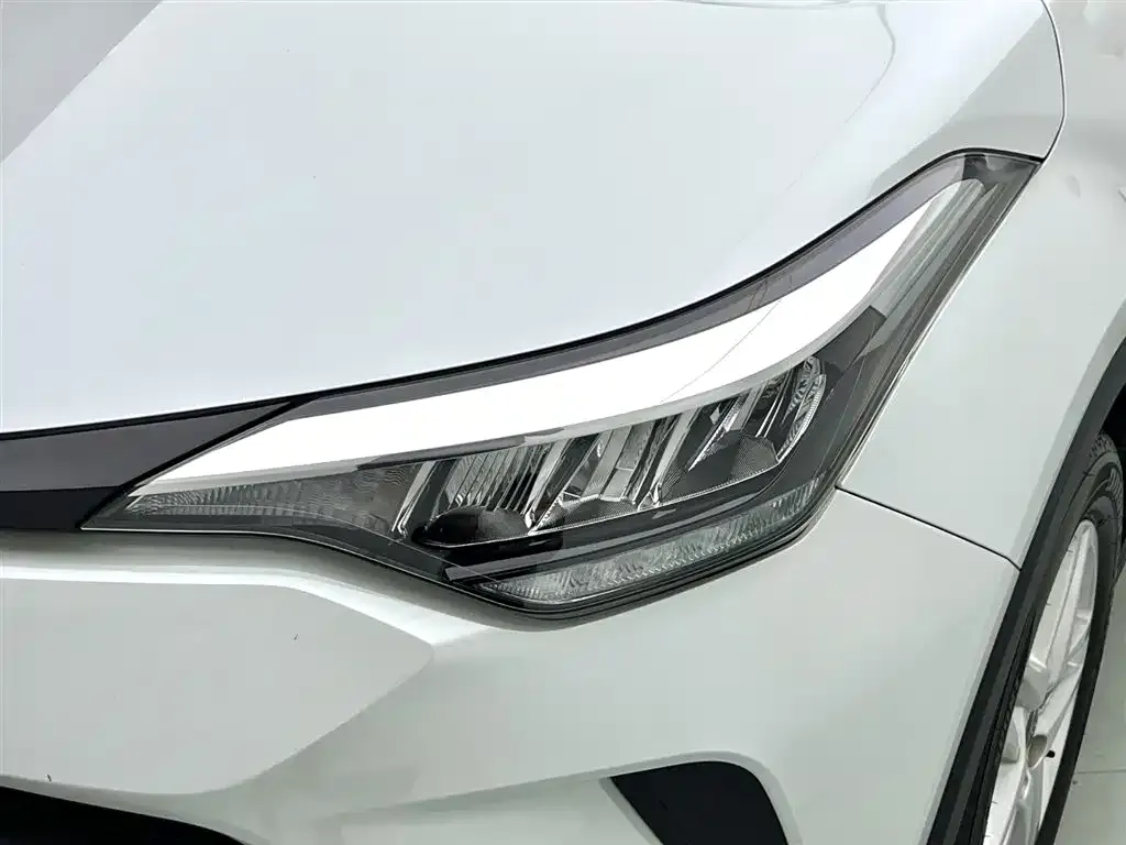 Toyota C-HR 2023 из CN, фото 2