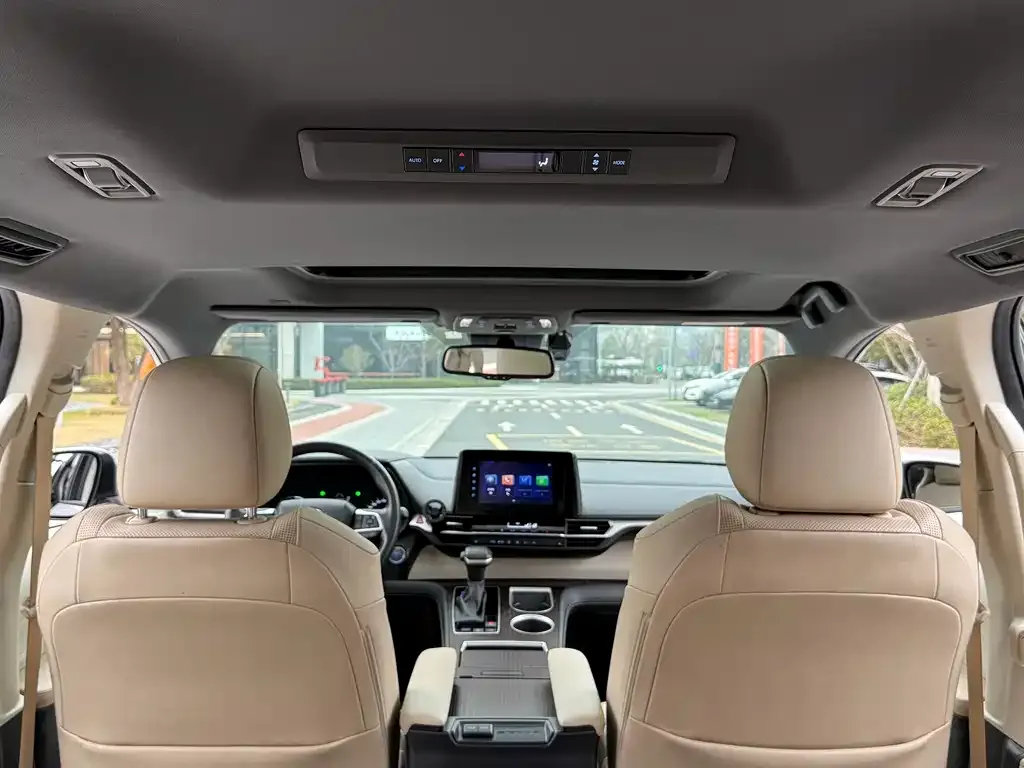 Toyota Sienna — фото 2