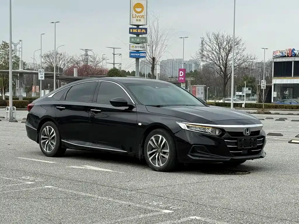 Honda Accord — фото 1